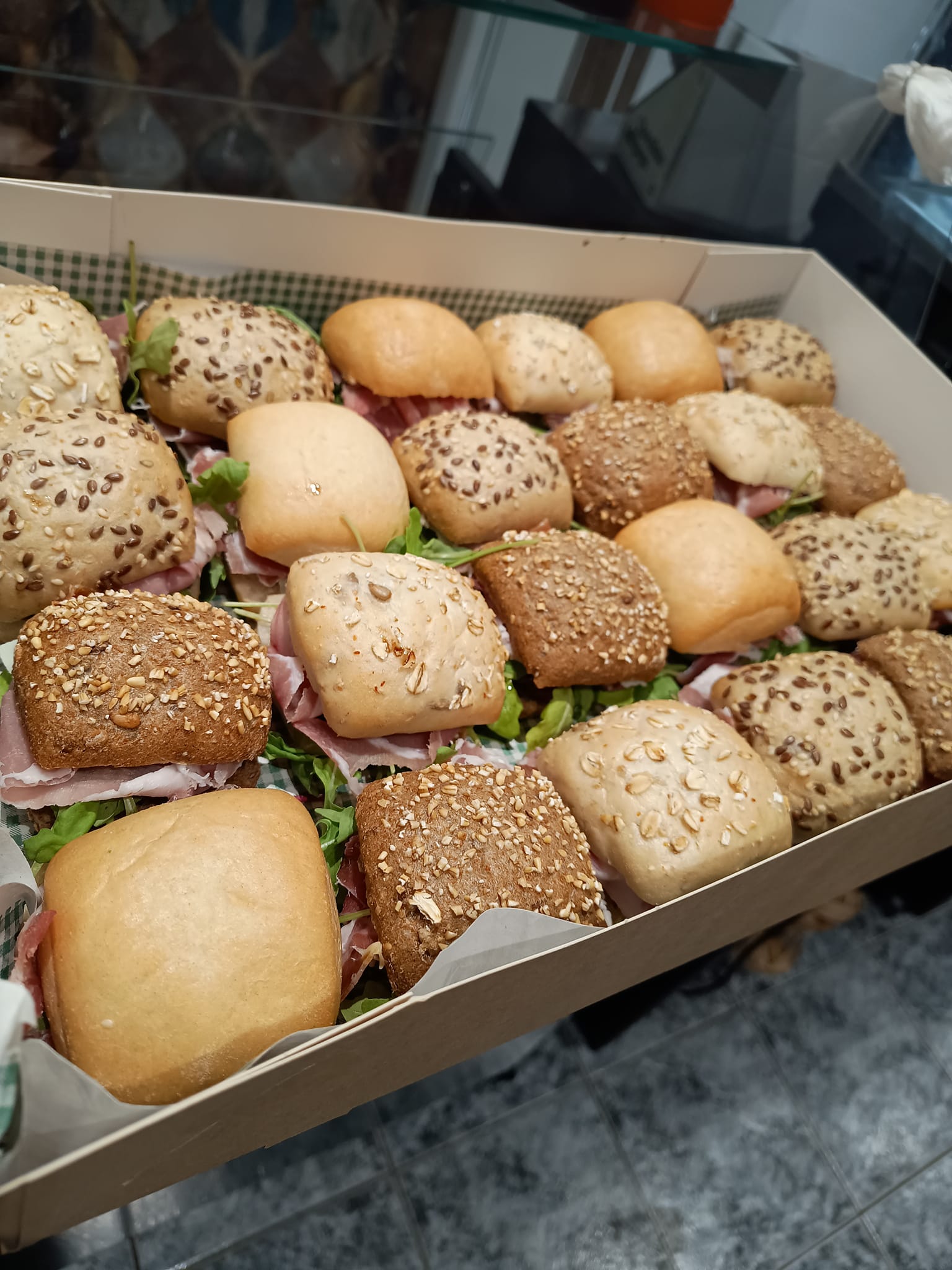 Plateau sandwichs (min 10 personnes) – Image 2