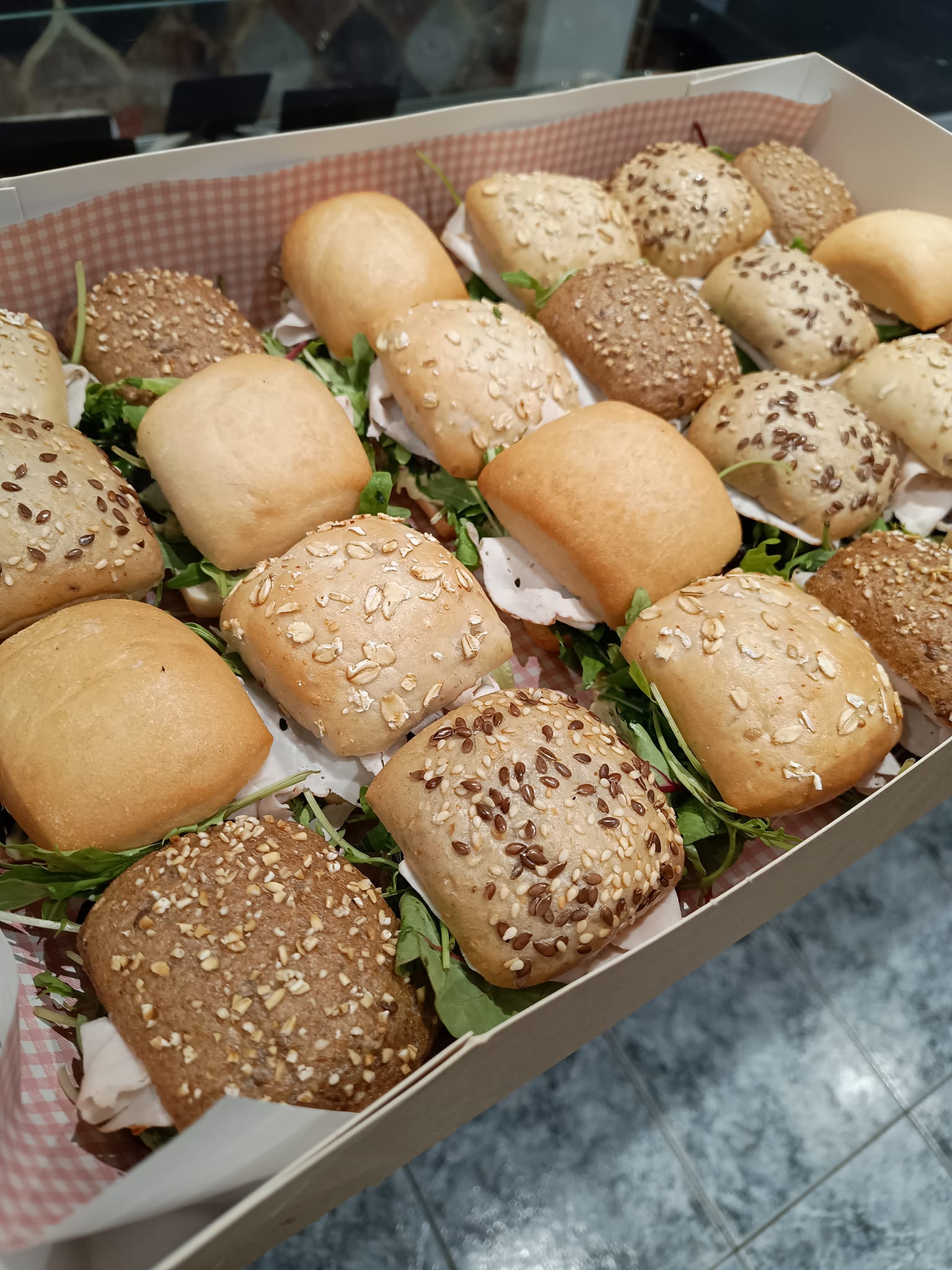 Plateau sandwichs (min 10 personnes) – Image 3